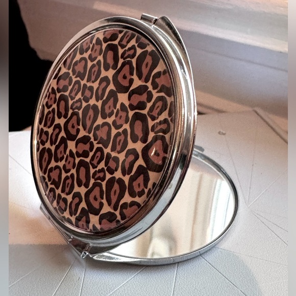 💥🐯Vintage Animal Pattern Duo Makeup Compact Mirror🐯✨ - Picture 1 of 14
